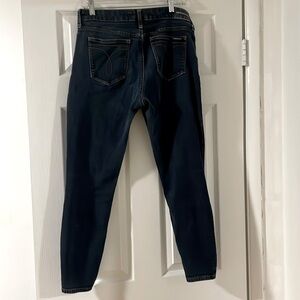 Calvin Klein mid rise skinny jeans. Size 31 X 28 length.